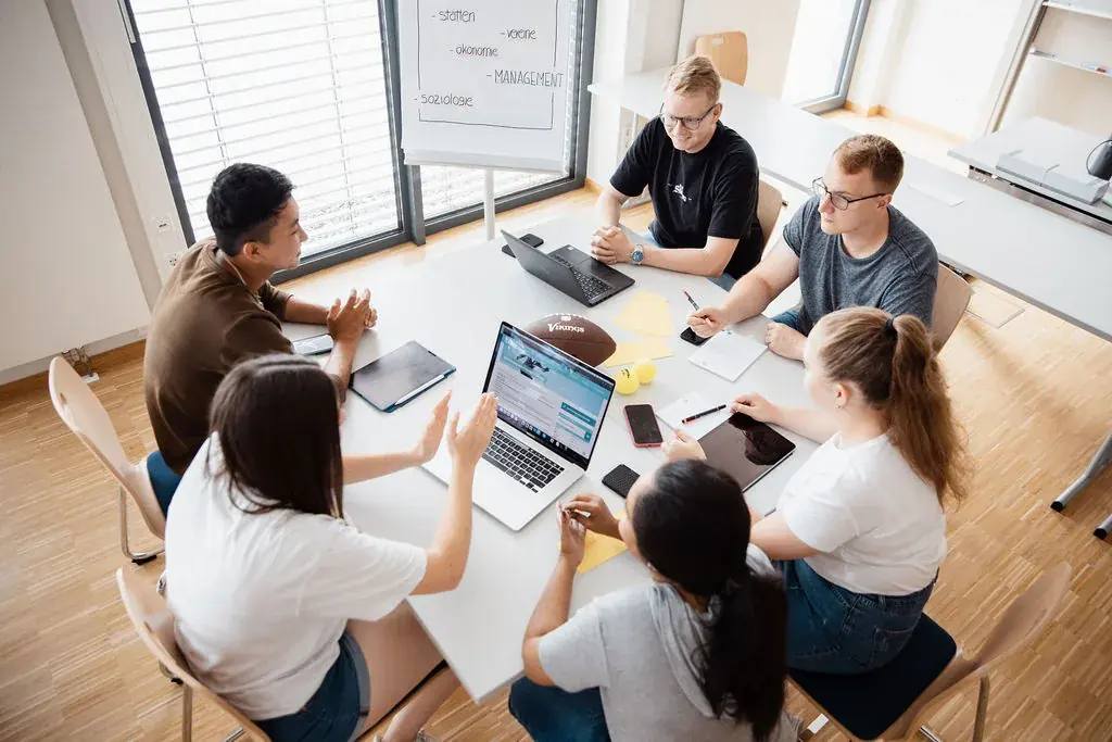 Planung am Besprechungstisch