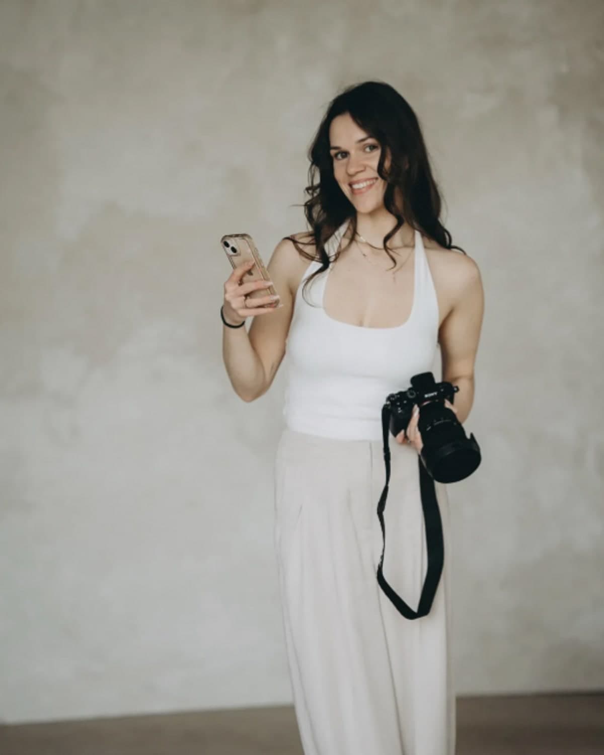 Julia von effiprozess mit Kamera bei einem Shooting